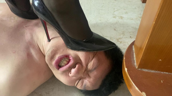 【兔粉粉】高跟鞋虐脸 YC-230329