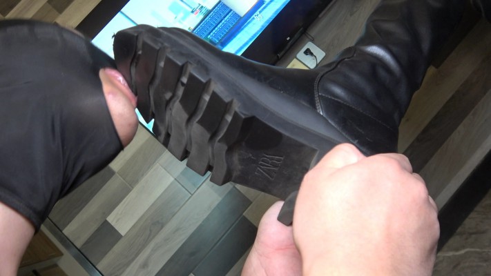 【艾琳S175】狂踢暴踩折磨舔鞋底老狗 YC-230308-8