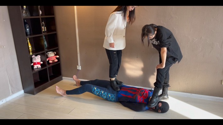 【蛋碎娇娃】『超S·联盟』路遇猥琐男?踢废! YC-220726-4