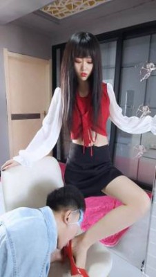 00后浅夏S脏高跟羞辱舔鞋-踢蛋酷刑责罚!