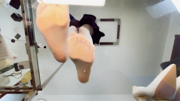 【婧児小主】女学妹晓G把我缩小了 GTS 玻璃足底丝袜棉袜POV YC-220601-4