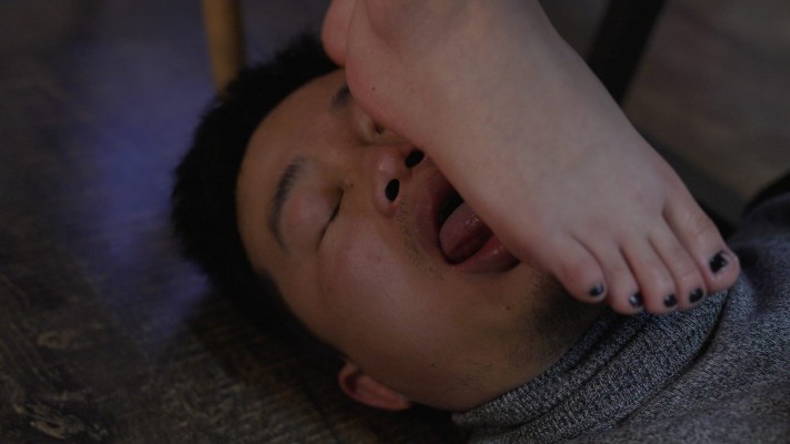 【第5风格】鲨鱼酱边玩电脑边享受舔脚服务 YC-230213