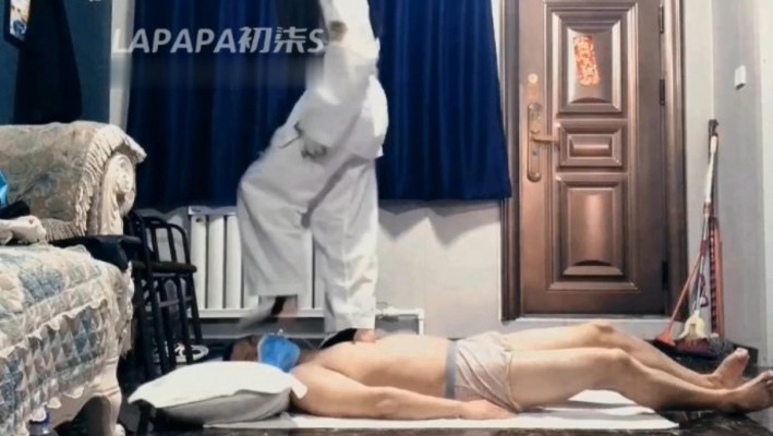 【初柒S】18岁绝美学生主长腿跆拳道全体重踩踏脚耳光踢裆踩裆 YC-220521-2