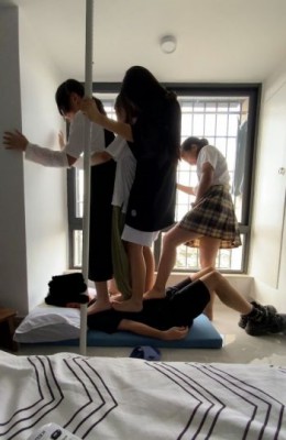 四小主第一次的踩踏体验