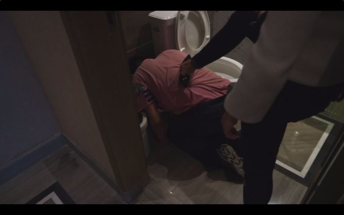 洛芸狂扇家务奴耳光
