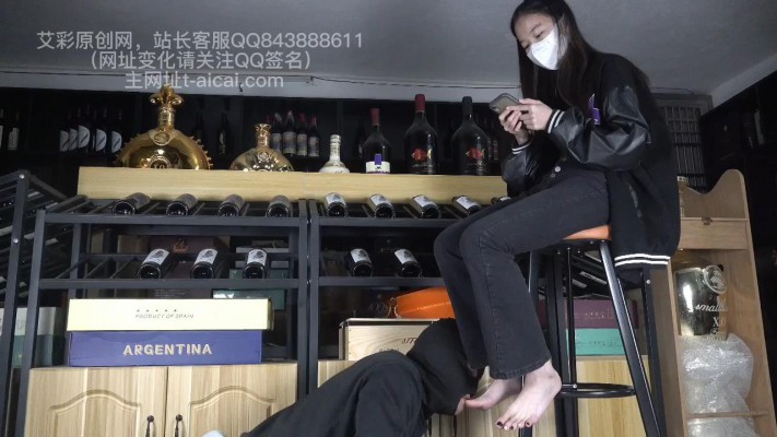 【樱女王】樱女王调教酒庄老板，辱骂舔脚，打耳光脚深喉，狗一样对待！ YC-230221-3