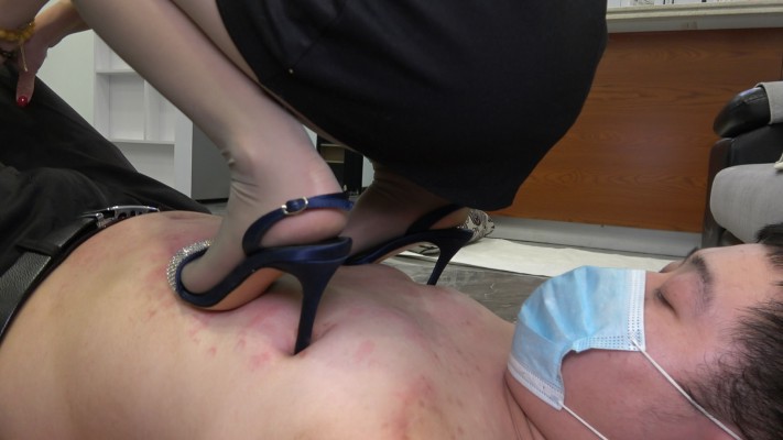 【彼岸花】全体重高跟暴踩乳头 YC-220211-2