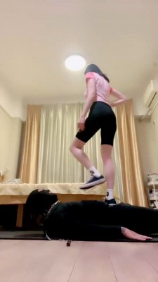 【小妮】帆布鞋白袜踩狗场 bf22742
