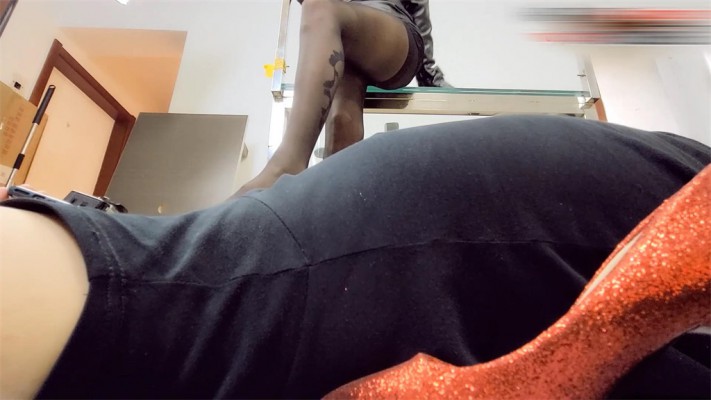 【婧児小主】晓G女主人出差归来全语言红色高跟黑丝全体重踩脸玩弄奴隶 YC-220323