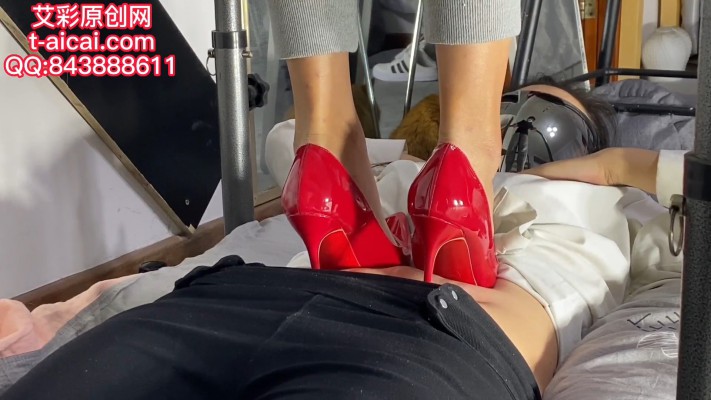 【凌然】红色12cm高跟全体重踩踏双女M 高跟跺踩后背 YC-220609-5
