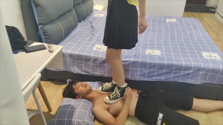 【初晨S】帆布鞋全体重踩踏奖励闻脚 YC-220731-2