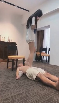 VIVI踩踏健身操