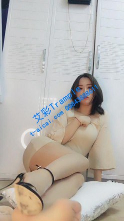 然然女神直播秀，裸脚长白袜凉鞋高跟鞋应有尽有