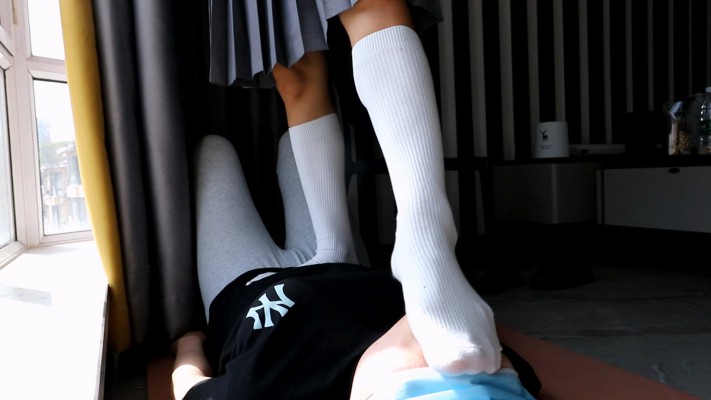 【惑心】JK踩踏跺肚子