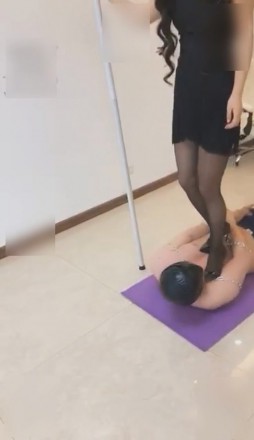 冷柔重度虐乳踩踏_HD绳艺资源