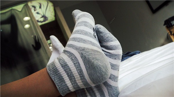 【校园女流氓】POV臭原味谈笑间羞辱除臭脚奴