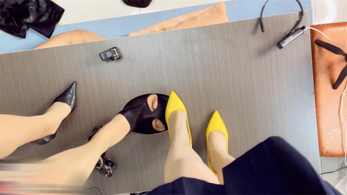 【婧児小主】婧児小意双S全语言踩踏肉丝高跟短靴下踩地板脸羞辱踩死！YC-220322-3