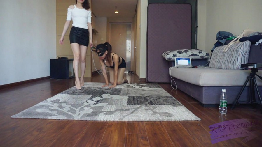 『小妮女女』小妮S超性感高跟,极度虐踩母狗(超细鞋跟全体重)_HD绳艺资源