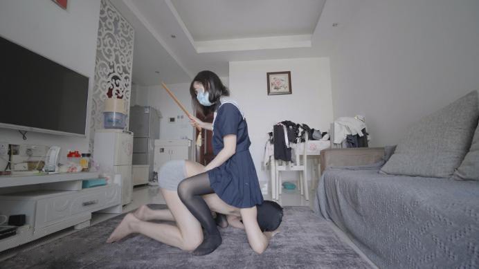 黑丝踩踏【贝琳】惩罚咸猪手 学姐臭黑丝脚惩罚咸猪手学弟YC-220906-11