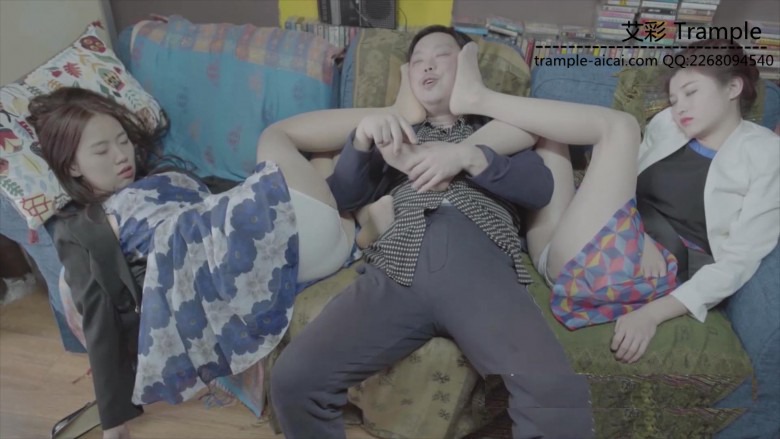 两个女同事的美脚