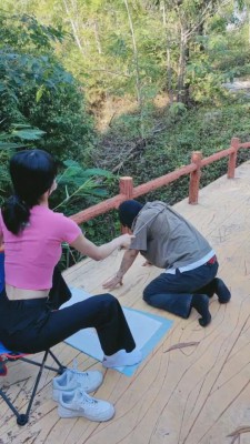 【美学】运动女神小白鞋虐打狗 bf20040
