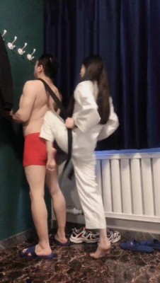 剧情-初柒双s跆拳黑帮女老大带女手下审讯叛徒【LAPAPA】双S踢踹踩裆深喉 YC-220704-3