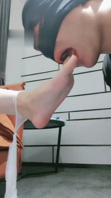 【护短S】萝莉主白丝脚底喂食 bf21881