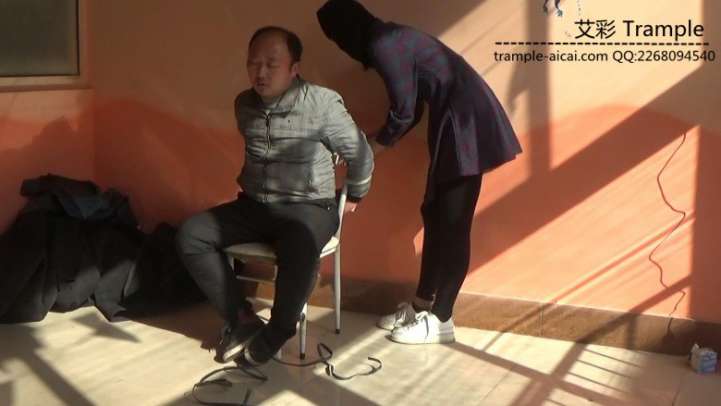 女绑匪劫财