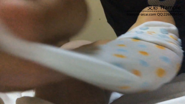 售楼部妹纸棉袜撕破丝袜舔玩玉足 -1080P