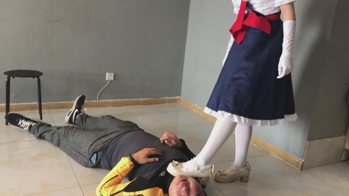 洛丽塔美女踩踏调教 YC-220309-4