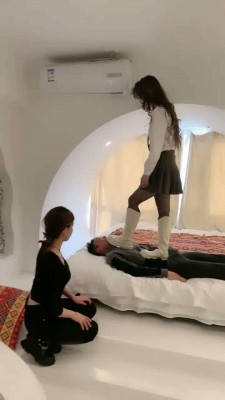 【领主老大】拉拉女奴踩踏脚垫 bf21550