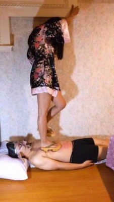 珊珊公主木履鞋多双高跟长靴践踏猪八戒_HD绳艺资源