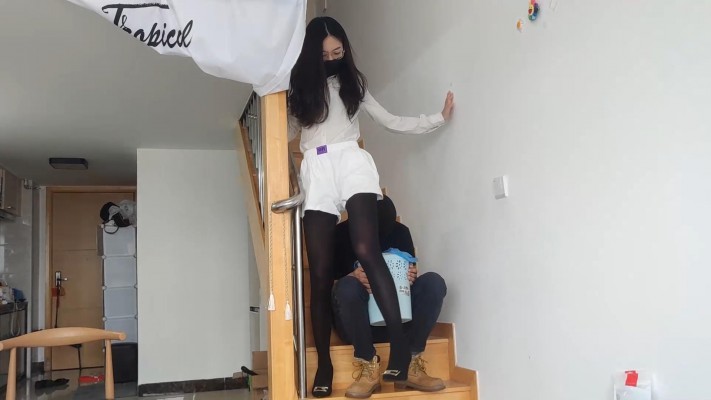 白领小鱼大人黑丝高跟大长腿羞辱胯下狗，命令钻胯，践踏狗头 YC-220429