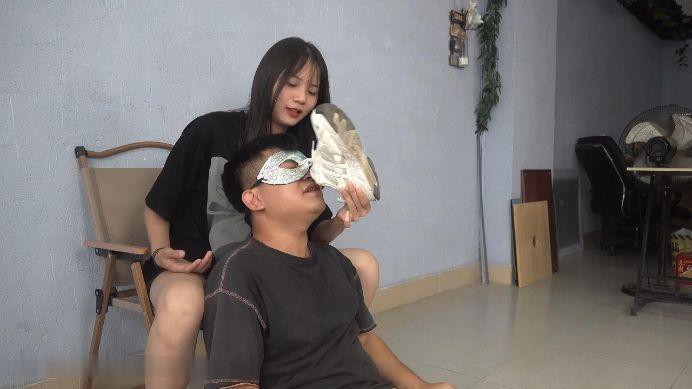 【南国原创】刁蛮女神美妮击败匪徒,腿绞控制呼吸,刺激的语言和剧情! YC-220529-5