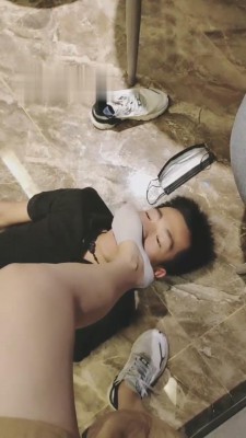【辣妹S】脏运动鞋的洗礼 bf15401