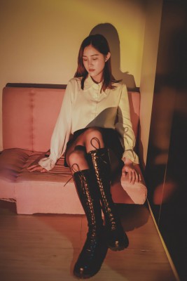 【黑丝诱惑】舌头清理素女沐沐原味脏白靴并耳光虐乳 YC-220419-2