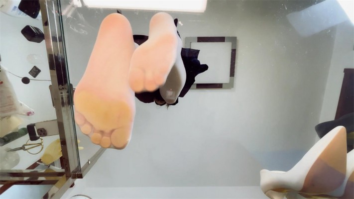 【婧児小主】女学妹晓G把我缩小了 GTS 玻璃足底丝袜棉袜POV YC-220601-4