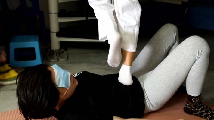 【惑心】跆拳道美女臭脚要狗命