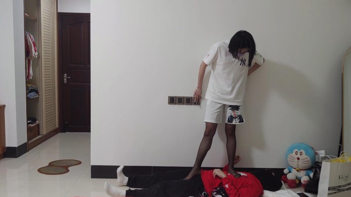 168cm中山少女姿默黑丝AJ全体重踩踏，坐脸，羞辱清理鞋子 YC-220219-6