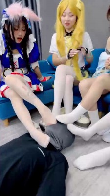 【狗哥】精彩!超多素人学生S群调群虐 bf21408