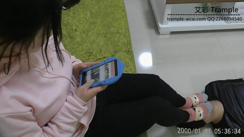 学生一族手机党妹妹脚虐