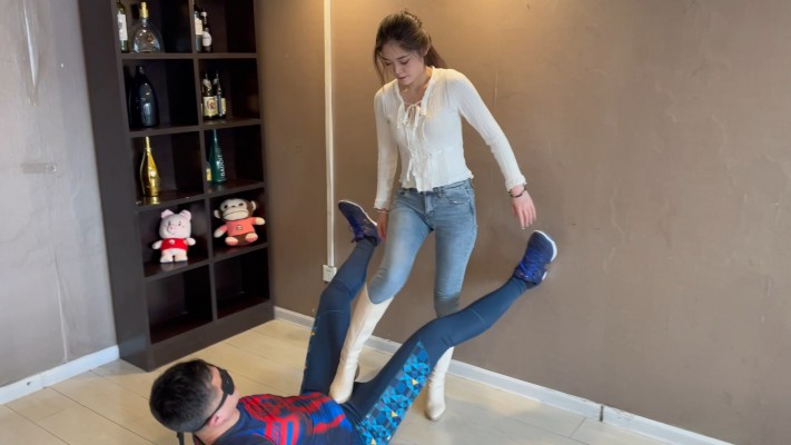 【蛋碎娇娃】『超S·联盟』白靴少女直播废掉色狼 YC-220408