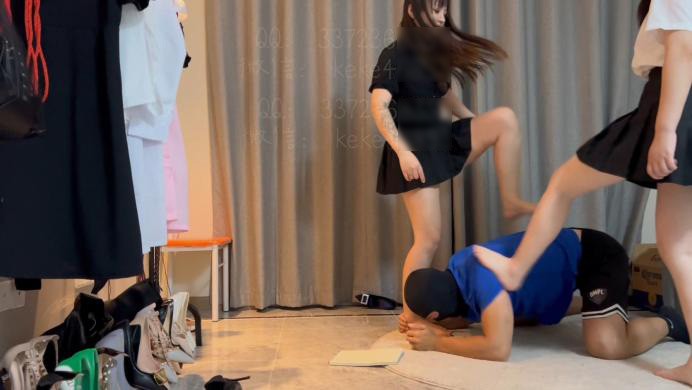 【剧情】欠钱不还的下场【珂玥S】带18岁妹妹踩踏耳光踢打跳踩欠钱的老赖 YC-220725-3