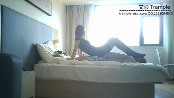 好色房东偷吻女租客内衣遭虐打