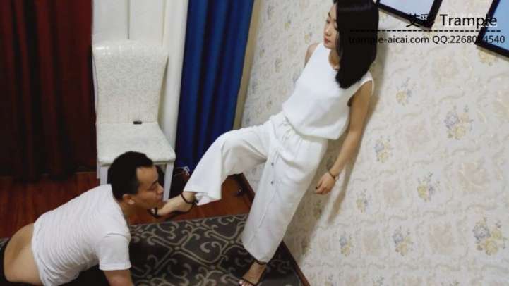 长沙湘香女王强迫奴才学习恋足基本技能