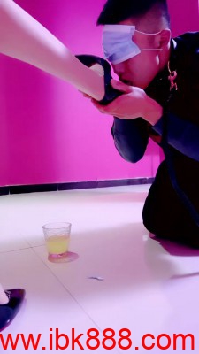 套路直播【靡兔】开发陪酒公主做S/舔脏鞋/喝圣水 bf23408