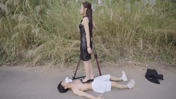 『奴隶岛』—[MagicIMirror 魔镜少女]—星奈路边踩踏碰瓷的路人 MM-220729