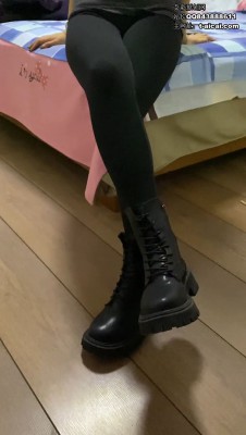 【雅泫】pov舔鞋舔脚踩脸踩裆 YC-220721-6