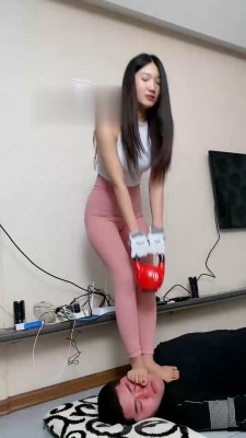 【麋鹿银儿】当着素人面tj-踩踏/骑马/虐打 bf21514