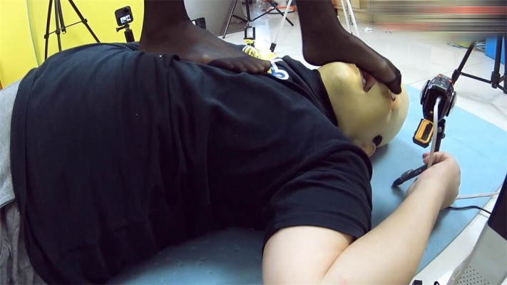 【婧児小主】晓G女主人出差归来全语言红色高跟黑丝全体重踩脸玩弄奴隶 YC-220323